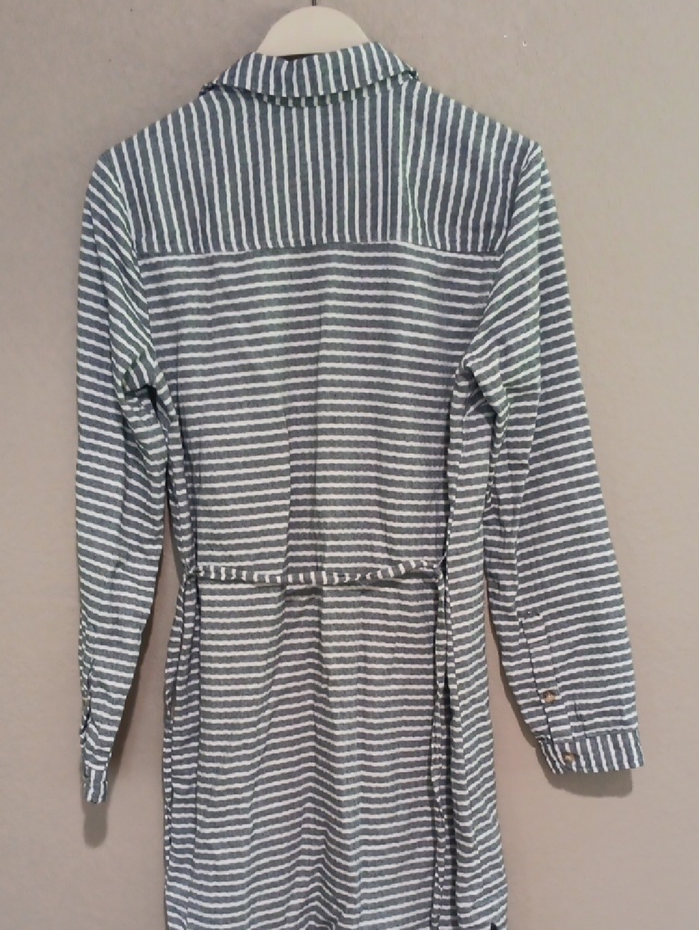 Abercrombie & Fitch Gray and White Striped Shirt Dress with Tie Waist - Picture 4 of 5